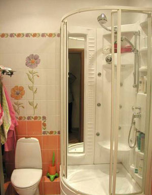 Планировка малогабаритной ванной комнаты в дизайне интерьера.