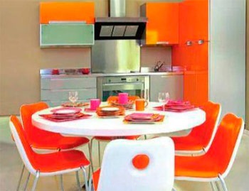 Кухня в ярких красках.