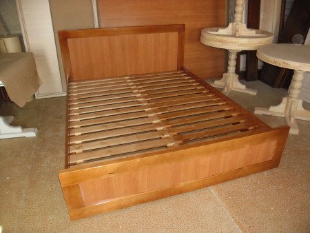 Кровать из массива сосны с филенкой из ламината.