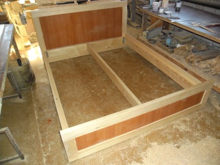 Изготовление деревянной кровати.
